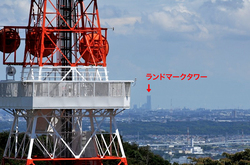 平塚湘南平のレストハウス展望台からのテレビ塔とランドマークタワー