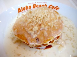 江ノ島Aloha Beach Cafe(アロハビーチカフェ)のマカダミアナッツソースパンケーキ(バナナ入り)