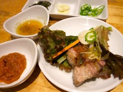 藤沢の韓国焼き肉料理湘南肉豚屋のサムギョプサル