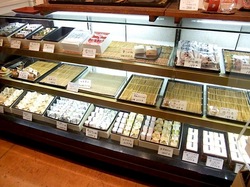 和菓子の松月@藤沢駅北口の店内