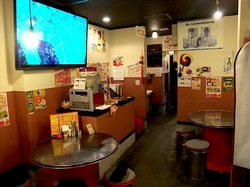 藤沢の韓国料理豚まるの店内