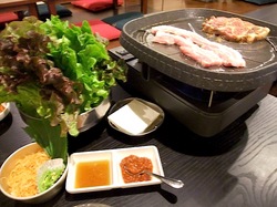 藤沢の韓国料理豚まるのサムギョプサル