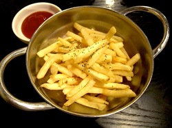 藤沢の韓国料理豚まるのフライドポテト