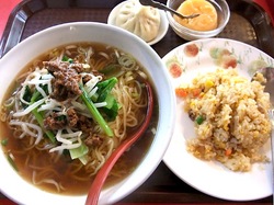 藤沢市石川の中華店華苑のラーメン&半チャーハンセット