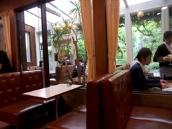 鎌倉小町通りイワタコーヒー店の店内