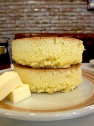 鎌倉小町通りイワタコーヒー店のホットケーキ
