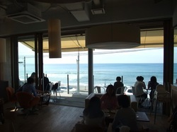 湘南鎌倉七里ガ浜bills(ビルズ)の店内