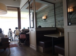 湘南鎌倉七里ガ浜bills(ビルズ)の店内