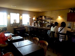 鎌倉小町通りのカフェエチカの店内