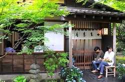 ビーフシチューで有名な北鎌倉去来庵の外観