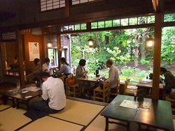 ビーフシチューで有名な北鎌倉去来庵の店内