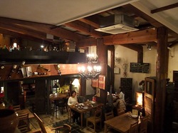 鎌倉のイタリアンレストラン「カチュッコ」の店内