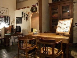鎌倉のイタリアンレストラン「カチュッコ」の店内