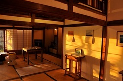 古民家ギャラリー「秋谷四季」で広田行正氏の湘南から見た富士山の写真展