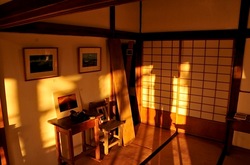 古民家ギャラリー「秋谷四季」で広田行正氏の湘南から見た富士山の写真展
