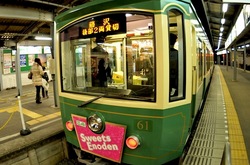 江ノ電のホワイトデー貸し切り車両スイーツ江ノ電号