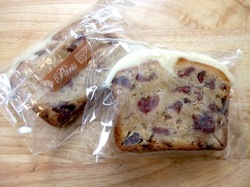 スイーツ江ノ電号のお土産ディエゴバイザリバーのホワイトチョコとクランベリーのアメリカンパウンドケーキ