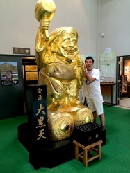 新潟県佐渡島の砂金西三川ゴールドパークの金運大黒天