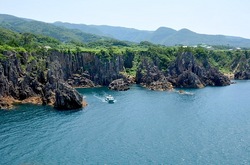 新潟県佐渡島の尖閣湾観光船