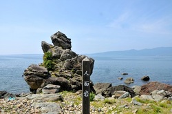 新潟県佐渡島の真野湾の人面岩