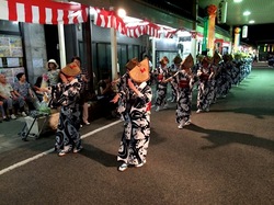 新潟県佐渡島の相川の金山祭りの佐渡おけさ