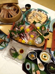 新潟県佐渡島の海鮮料理は沢田浦島の舟盛り