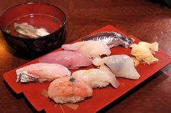新潟県佐渡島の海鮮料理は両津港魚秀のにぎり寿司