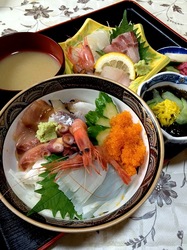 新潟県佐渡島の海鮮料理小木かっさいの海鮮丼&刺身定食