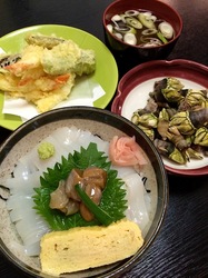 新潟県佐渡島の海鮮料理は相川中庄のイカ丼