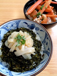 新潟県佐渡島の海鮮料理佐渡港海鮮横町のイカ&ながも丼