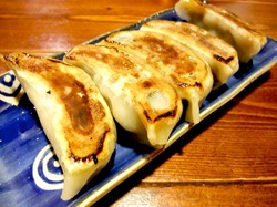 藤沢市善行の無化調ラーメン「ドラゴンキッチン」のギョウザ