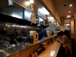 藤沢善行家系ラーメン千家の店内