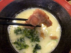 鎌倉小町通りの新魚介系鯛ラーメンかわかみのつけ麺の鶏チャーシュー