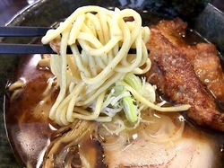 藤沢市湘南台の魚介系ラーメン田ぶしの太麺