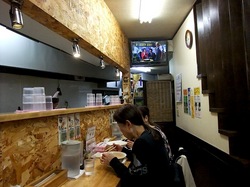 藤沢市辻堂のラーメンしろくま食堂の店内