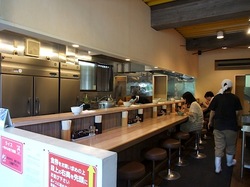茅ヶ崎(辻堂)の家系豚骨ラーメン清水家の店内