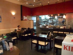 大和市鶴間のデビット伊東のラーメンでびっとの店内