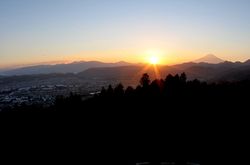 丹沢大山国定公園ヤビツ峠の紅葉ドライブ散策菜の花台展望台の夕日