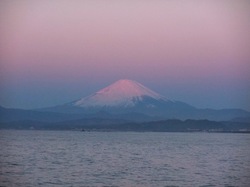 江ノ島裏磯から元旦の富士山