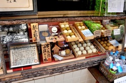 江ノ島の老舗「中村屋の羊羹(ようかん)」の夫婦饅頭