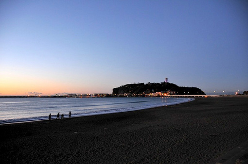 湘南江ノ島片瀬海岸西浜からの日の出