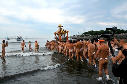 湘南江島神&社八坂神社の江ノ島天王祭2014海を渡る神輿渡御