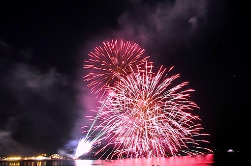 ふじさわ江の島花火大会2014の海岸からの花火
