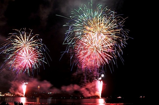 ふじさわ江の島花火大会2014の海岸からの花火