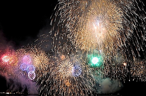 ふじさわ江の島花火大会2014の海岸からの花火