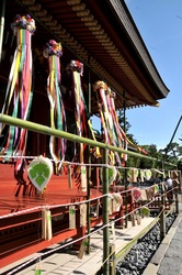 鎌倉鶴岡八幡宮の七夕祭りの舞殿と梶葉色紙