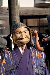 鎌倉御霊神社の例祭「面掛け行列」
