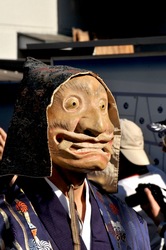 鎌倉御霊神社の例祭「面掛け行列」