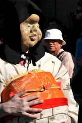 鎌倉御霊神社の例祭「面掛け行列」
