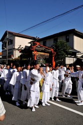 鎌倉御霊神社の例祭「面掛け行列」